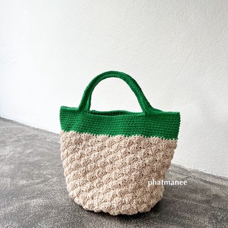 pmncrochet : กระเป๋าถักทรงถือ คล้องแขน ลายเปลือกหอย ทูโทน (Shell Handbag)