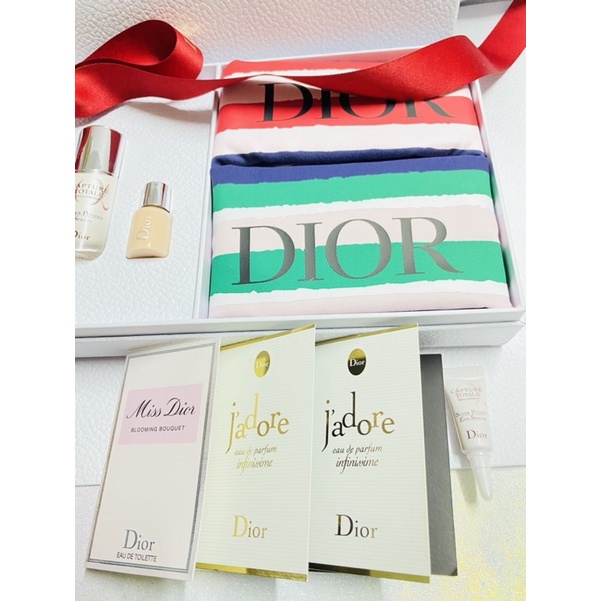 Dior Gift set super potent serum + back state  primer + กระเป๋าผ้า 2 ใบ แถมถุง Limited ลาย christmas
