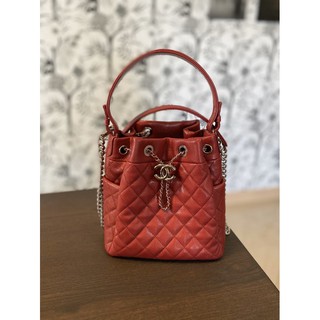 Like very new chanel drawstring small holo 28