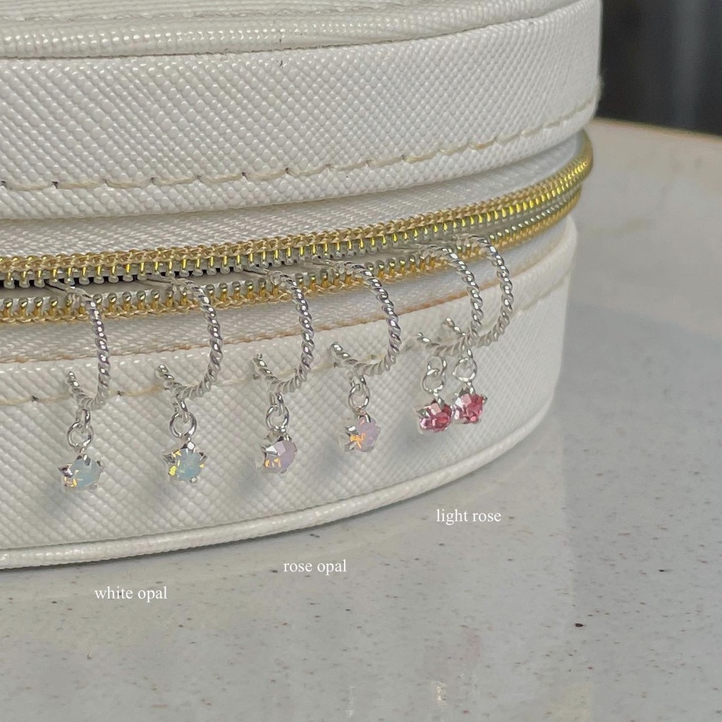 SissyJewelry // ต่างหูเงินแท้ รุ่น Mini twist gem drop ประดับ ห้อยพลอยจิ๋ว 3mm