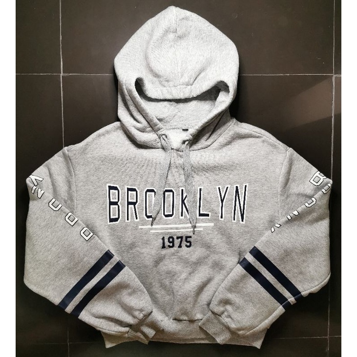 H&M​ Hoodie เสื้อฮู้ดครอป เอวจั๊ม​ มือสอง