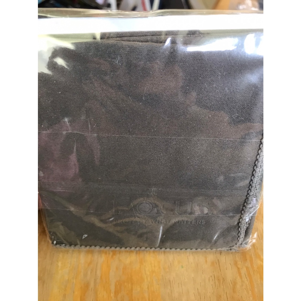 Focus ผ้าสีเทาอย่างดี ผ้าเช็ดจอมือถือ เช็ดหน้าจอโทรศัพท์ เช็ดแว่นตา เช็ดกล้องถ่ายรูป เช็ดเลนส์กล้อง