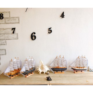โมเดลเรือสำเภาคละสี(กลาง) 1 ลำ ยาว 12 ซม.