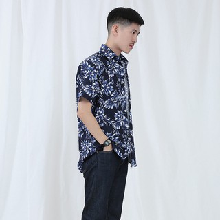 Mr.674 เสื้อเชิ้ตผู้ชายแขนสั้น ลายดอก Deep Blue Floral สีน้ำเงินเข้ม