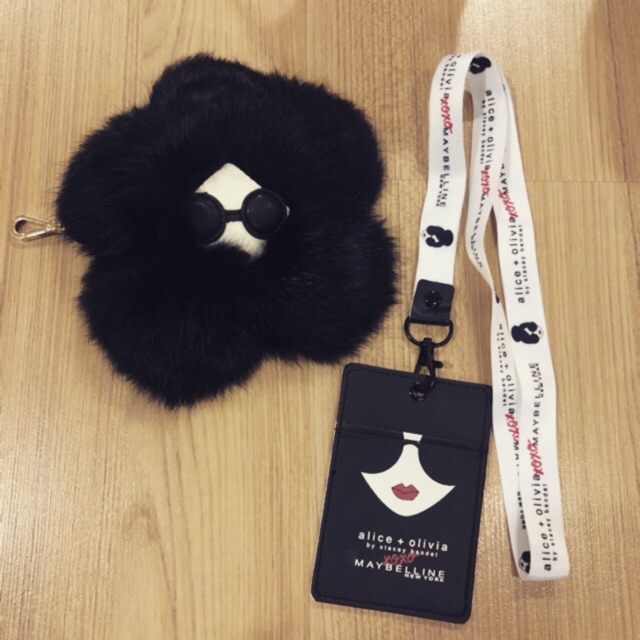 ป้ายห้องคอ Crd holder Alice and Olivia x Maybelline ใหม่