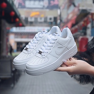 รองเท้าผ้าใบ Nike Air Force 1 ✨