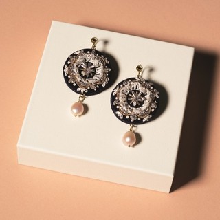 ICONCRAFT Live Life Detail Flower Earrings with Fresh Water Pearl ต่างหูดอกไม้มุกแท้