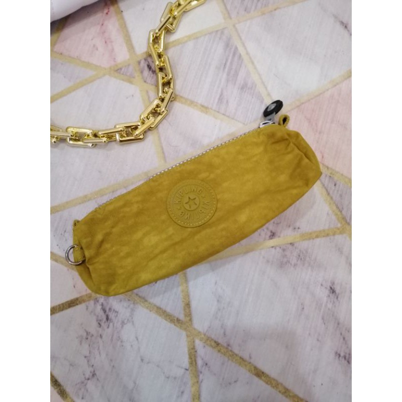 (มือสอง) กระเป๋าดินสอ Klipling ของแท้ 💯% สีเหลือง ใหม่มาก ไม่เคยใช้