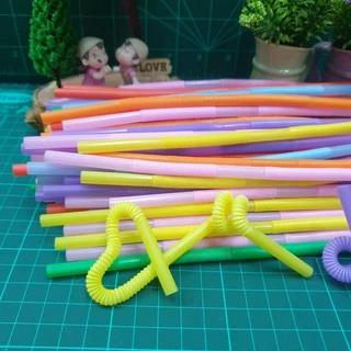 หลอดน้ำพลาสสติก งอได้ 2 ข้อ คละสี