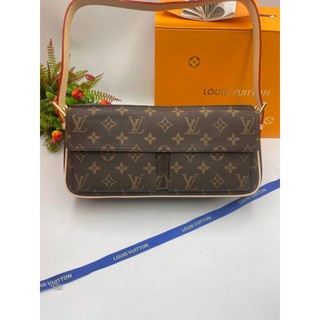 กระเป๋าสะพายข้าง Louis Vuitton ทรงพอช