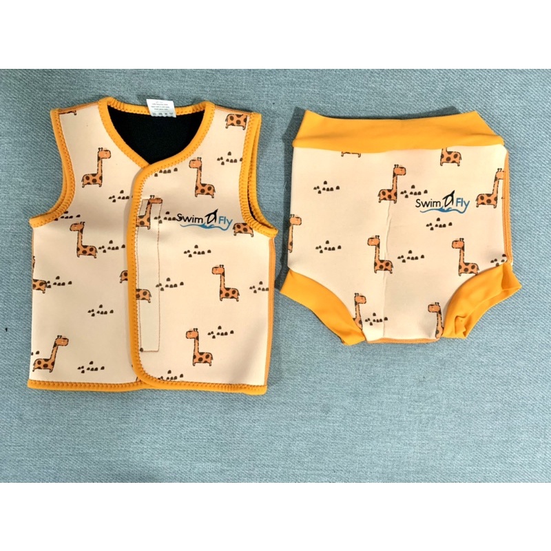 ชุดว่ายน้ำเด็ก แบบเก็บอุณหภูมิ ยี่ห้อ Swimfly size 6-12 เดือน
