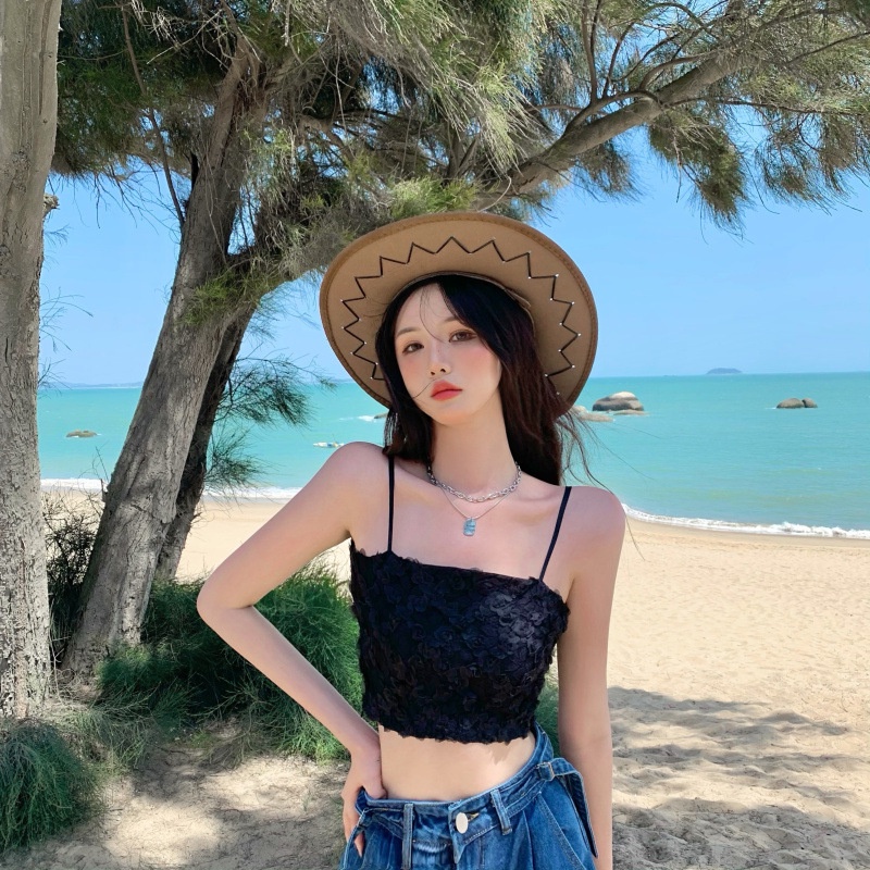 พร้อมส่งจากไทยSanay Bra(N644)เสื้อครอปสายเดี่ยว ผ้าลูกไม้แต่งกุหลาบ สีหวานสวย