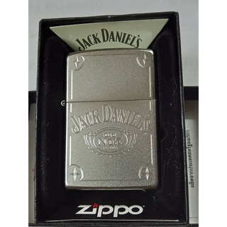 ZIPPO 49653  JACK DANIELS  สีเงิน ผิวโครเมี่ยมซาติน  ลายแบบเลเซอร์  ของใหม่ มาพร้อมกล่อง  รับประกันของแท้จากอเมริกา