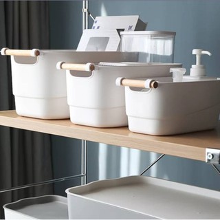 กล่องพลาสติก กล่องใส่ของ กล่องจัดระเบียบแบบหูจับเป็นไม้ สไตล์เรียบหรู Storage Basket