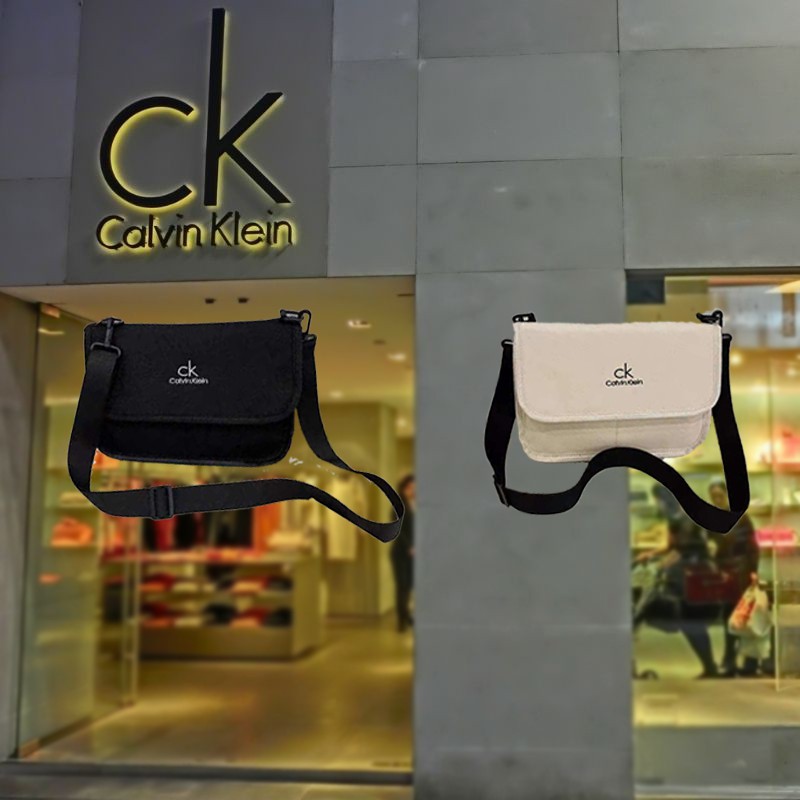 CK Calvin Klein กระเป๋าผู้ชายสะพายข้าง สะพายไหล่ กระเป๋าสำหรับ วัยทำงาน วัยนักเรียน นักศึกษา ผ้าแคนวาส มีหลายช่อง