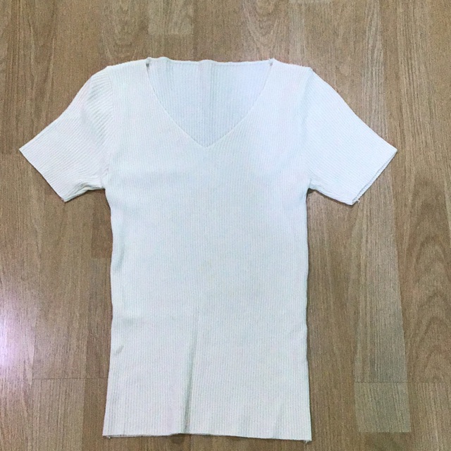 เสื้อยืดคอวีจากcicishop1 60บาทรวมส่ง