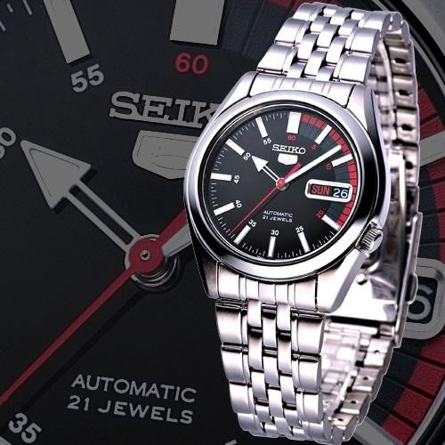 SEIKO 5 Automatic  รุ่น SNK375K1 นาฬิกาข้อมือผู้ชาย สายแสตนเลส หน้าปัดสีดำ/แดง - ของแท้ 100% รับประกันสินค้า 1 ปี