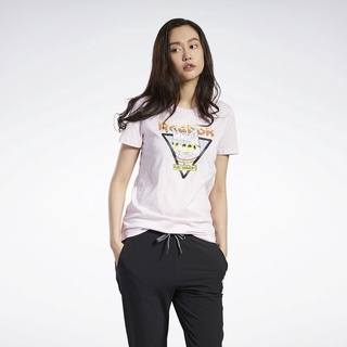 Reebok เสื้อยืดลําลอง ผ้าฝ้าย แขนสั้น พิมพ์ลายกราฟิกแมว สีชมพู สําหรับสตรี (Brooklyn) FQ5040S-5XL