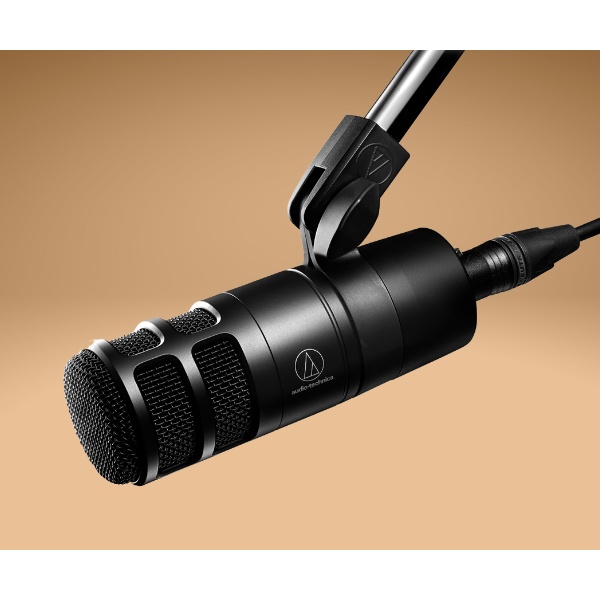 ไมโครโฟน Audio-Technica AT2040 สำหรับพอดแคสต์โดยเฉพาะ  มีรูปแบบการรับเสียงแบบ Hypercardioid ใช้การเช