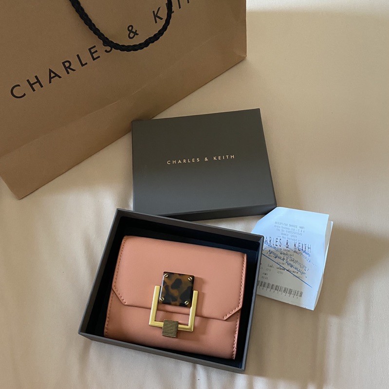 กระเป๋าตังค์ charles&keith