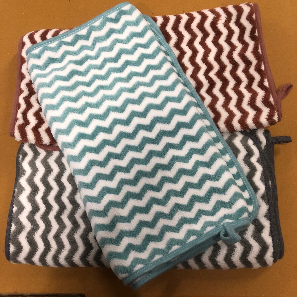 ขนาด 30×30 cm,35×75 cm.  ผ้าเช็ดตัวขนเป็ด ลายซิกแซก ขนหนู นุ่ม { 300 G. }