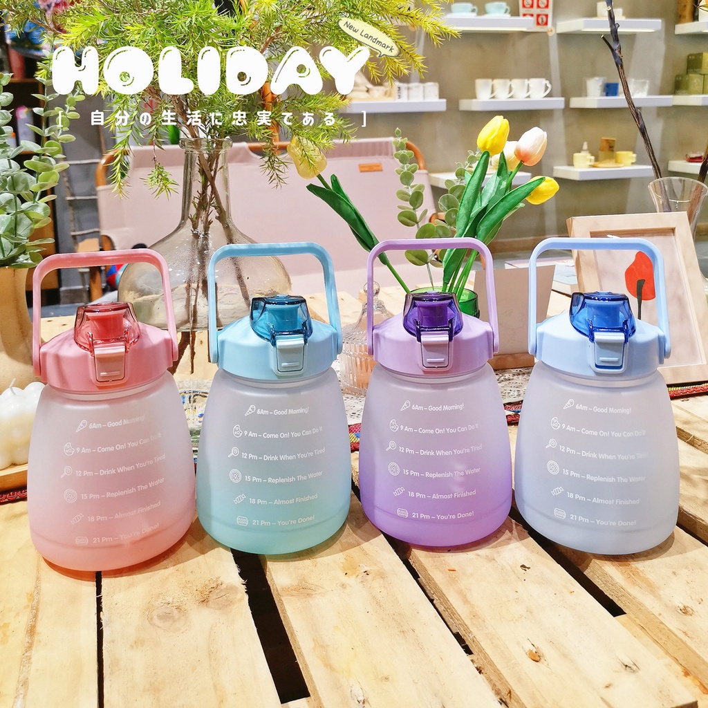【 พร้อมส่ง】ขวดน้ำพลาสติกแบบพกพากระติกน้ำเด็กกระบอกน้ำเด็กไปโรงเรียน ความจุ 1.3ลิตรพลาสติกPCป้องกันการตกแตกวัสดุปลอดภัย