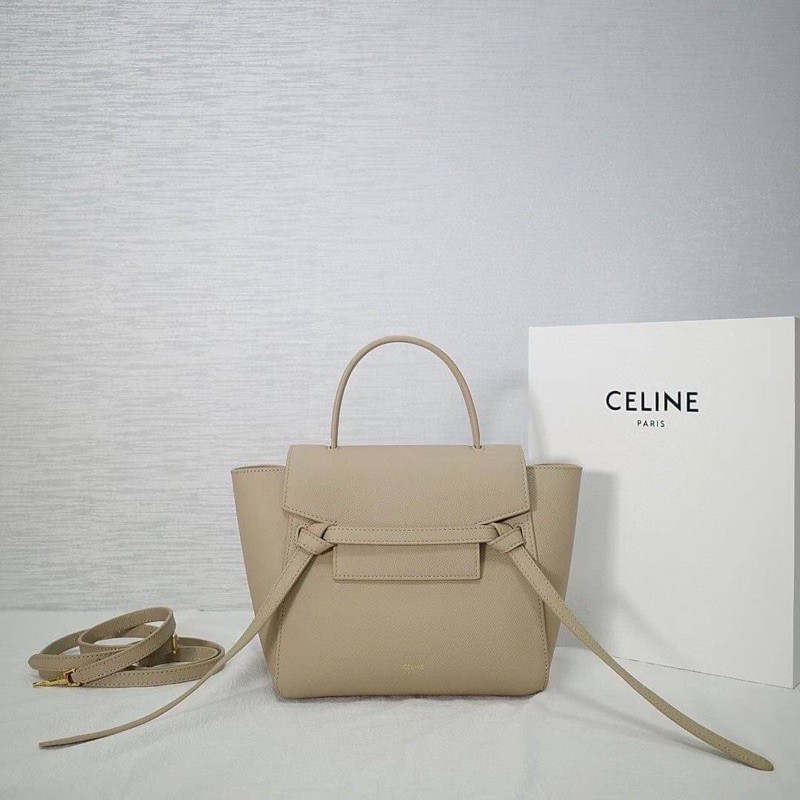Celine BELT BAG IN GRAINED CALFSKIN ราคา  3,990  งาน Original. Size  20  cm พร้อมส่งค่ะ
