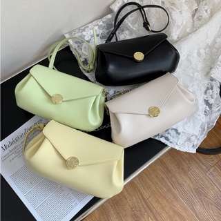 EVERY FASHION E23 กระเป๋าหนังนิ่มเรียบเงา ดีไซน์เรียบหรู ทรงเกาหลีน่ารักพร้อมสายโซ่ crossbody สินค้าพร้อมส่ง