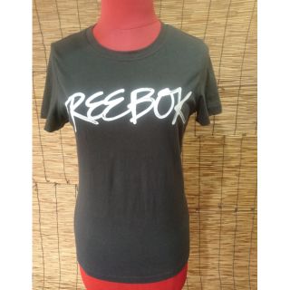 เสื้อยืดสีเทา REEBOK