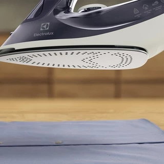 อีเลคโทรลักซ์ เตารีดไอน้ำ 2400 วัตต์ รุ่น E6SI3-61NW สีน้ำเงินเทา ELECTROLUX STREAM IRON 2400W E6SI3-61NW BLUE