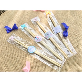 ของชำร่วย ตะเกียบไม้ไผ่ ราคาประหยัด พร้อมแพ๊คซองติดโบว์