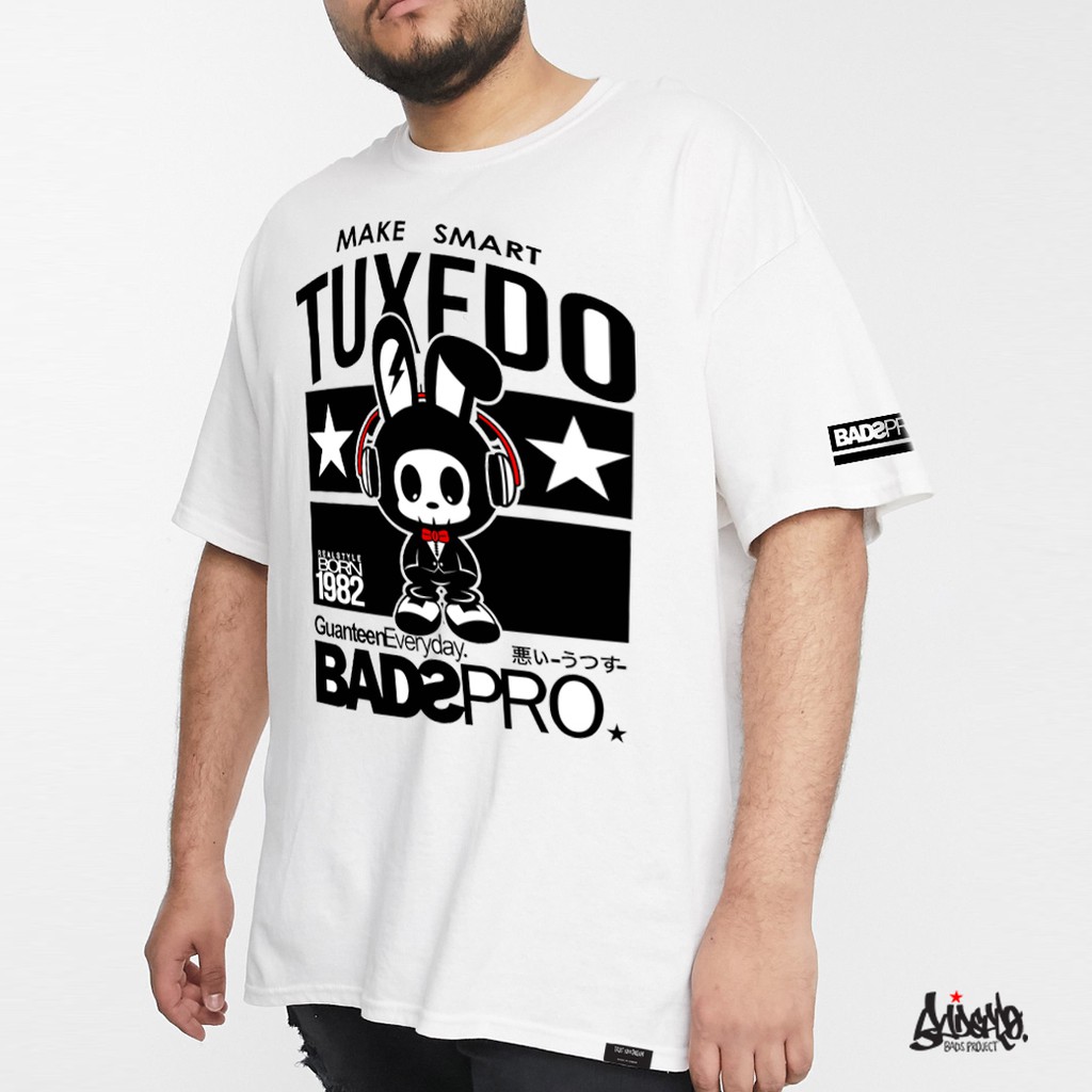 25or Just Say Bad ® เสื้อไซส์ใหญ่ 3XL 4XL รุ่น  Tux สีขาว (ลิขสิทธิ์แท้) ใส่ได้ทั้ง ชาย หญิง เสื้อยื
