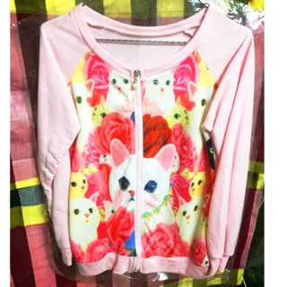 เสื้อคลุมลายสกรีนแมวสดใส