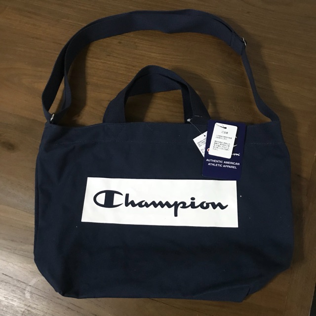 กระเป๋าสะพายข้าง Champion สีน้ำเงิน 💙