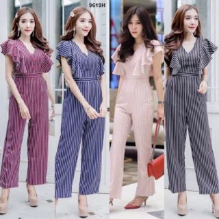 MF9619🍓
Jumpsuit จั้มสูทแขนกุด ไหล่ระบาย แต่งกระดุมอก ผ้าโฟร์เวย์ลายริ้ว ขากางเกงทรงกระบอก