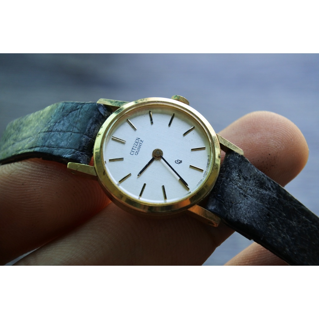 นาฬิกา Vintage แท้ มือสองญี่ปุ่น Citizen   ผู้หญิง หน้าปัดกลมขาว ระบบ Quartz  23.67mm