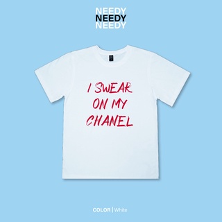 เสื้อยืดพิมพ์ลาย I SWEAR ON MY CHANEL สีขาว