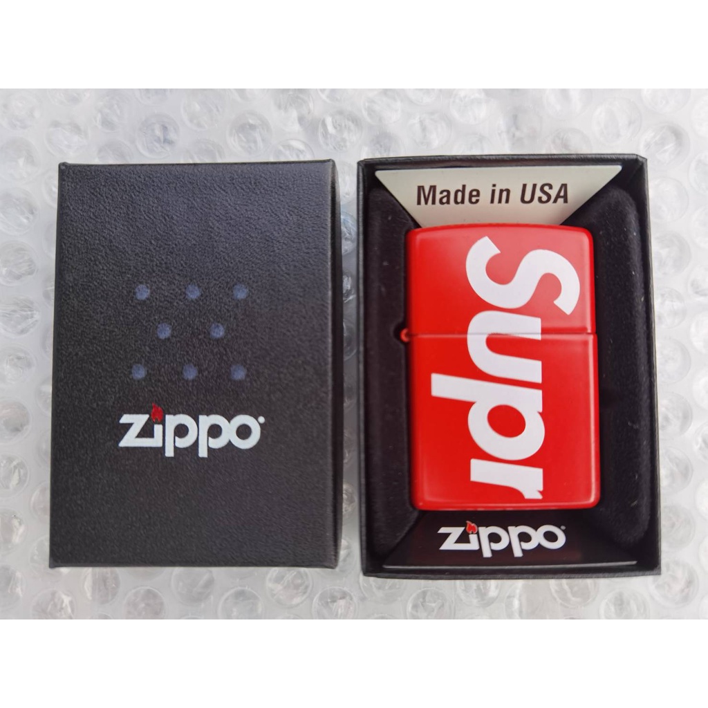 ของใหม่ ของแท้ 100% ไฟแช็ค Zippo Supreme SS21 Red สีแดง ยังไม่แกะซีล ไม่เคยใช้งาน Made in USA พร้อมก