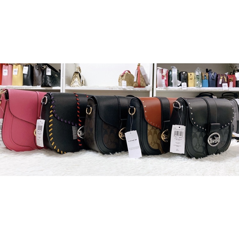 พร้อมส่งในไทย!!!แท้ จากอเมกา Georgie Saddle Bag In Signature Canvas