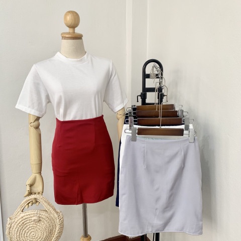 Basic elegant skirt กระโปรงทรงเอ มีผ้ายืดด้วยค่ะเย็บกับสองชั้น