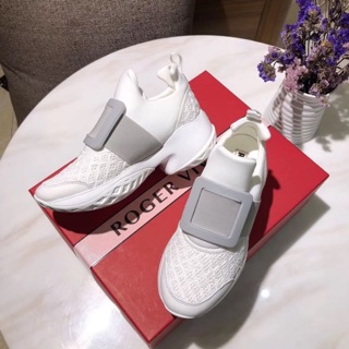 รองเท้าNew roger vivier run strass buckle sneaker