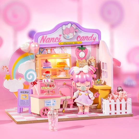 [พร้อมส่ง] บ้านตุ๊กตา DIY โรโบไทม์ รุ่นพิเศษ Nanci Candy แถมตุ๊กตา Nanci Macaron ตามภาพ (DG151)