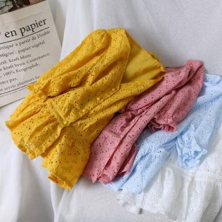 8.8 ✅พร้อมส่ง✅ เสื้อคอวีลายฉลุ