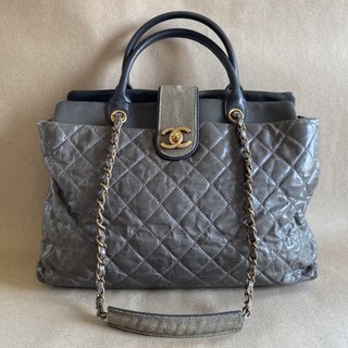 Chanel Bindi Quilted Tote Bag กระเป๋า ชาเนล