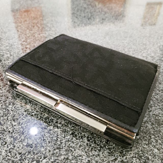 กระเป๋าสตางค์ DKNY แท้ (ไม่ผ่านการใช้งาน)