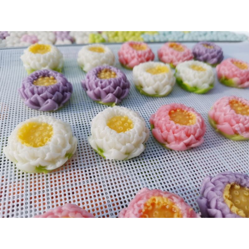 ขนมอาลัวรูปดอกบัวพับ