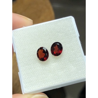 gn15 โรโดไลท์ การ์เน็ต (Rhodolite Garnet) พลอยดิบธรรมชาติไม่เผา จำนวน 1 กล่อง 2เม็ด นน รวม 1.60กะรัต ขนาด 6x5x3มม