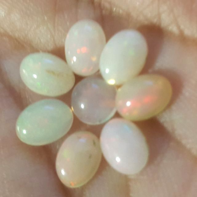 โอปอลเม็ดน้อย 8Pcs (Natural Opals)