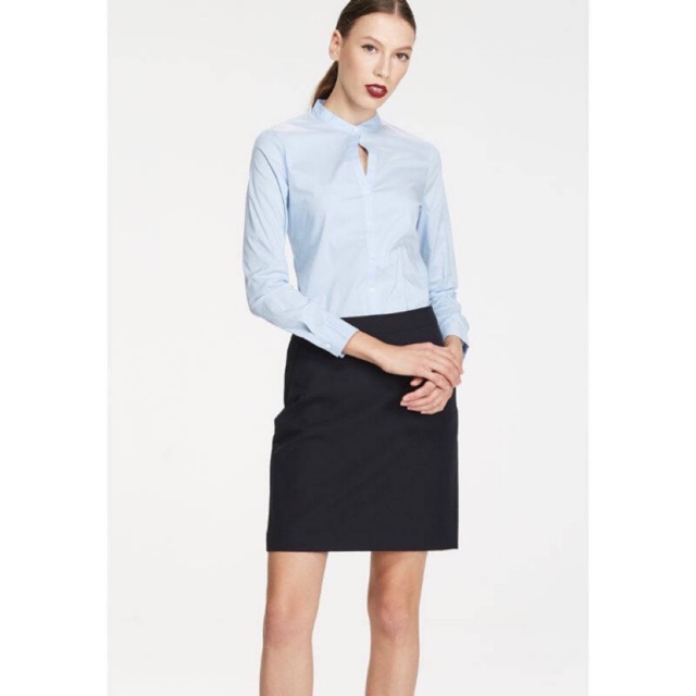 G2000 เสื้อเชิ้ตแขนยาวคอจีนผู้หญิง ดีไซน์เปิดช่องช่วงอกด้านบน ทรง Slim Fit รุ่น 8624009