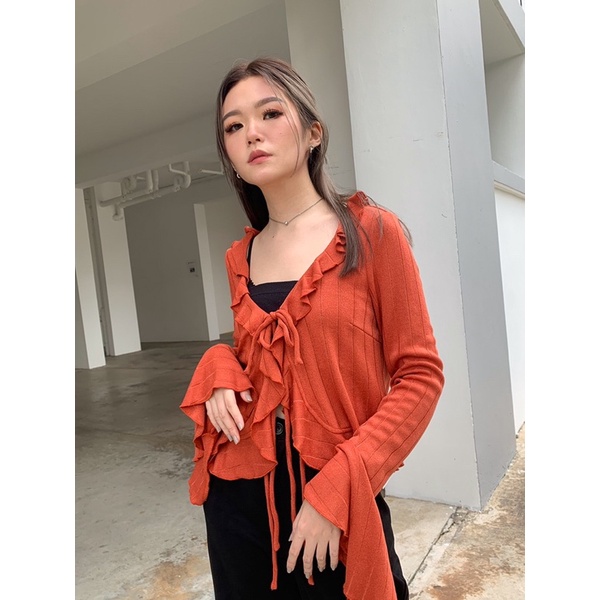 OAINY Hailey Flare แขนยาว Cardi Top